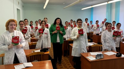 Конституция – фундамент профессионального пути: учащихся Брестского медколледжа поздравили с предстоящим праздником